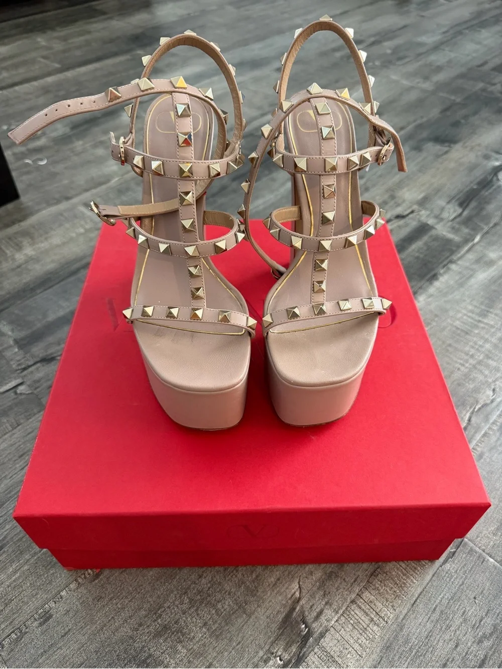 Valentino Rockstud platform Sandals in nude